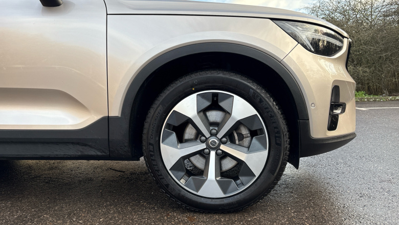 Volvo XC40 2.0 B4P Plus Dark 5dr Auto Petrol Estate